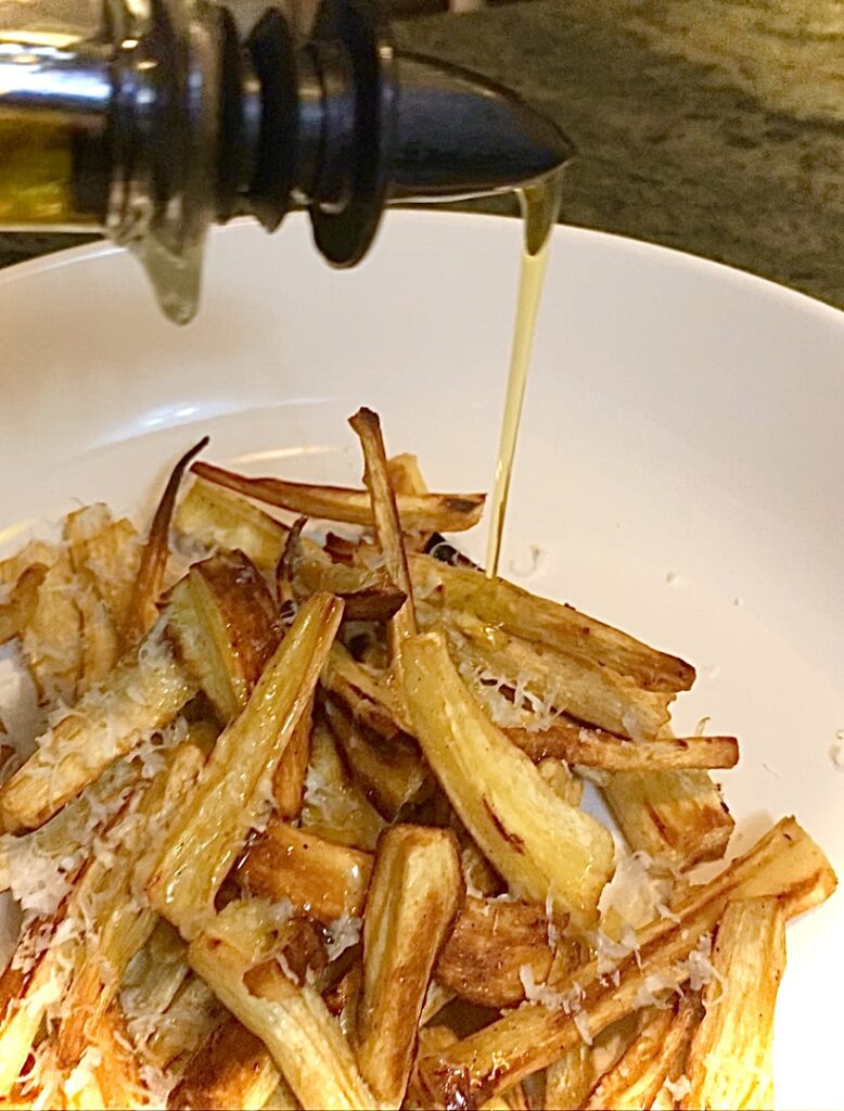 Pouring Truffle oil on the parsnip freis.