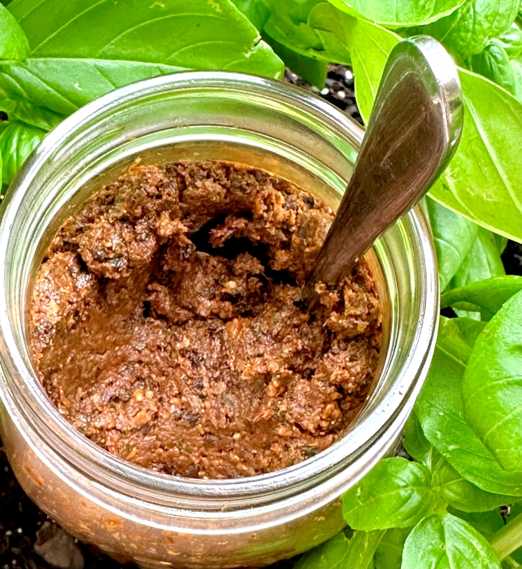 Sundried Tomato Artichoke Pesto in Basil Plant Vegan