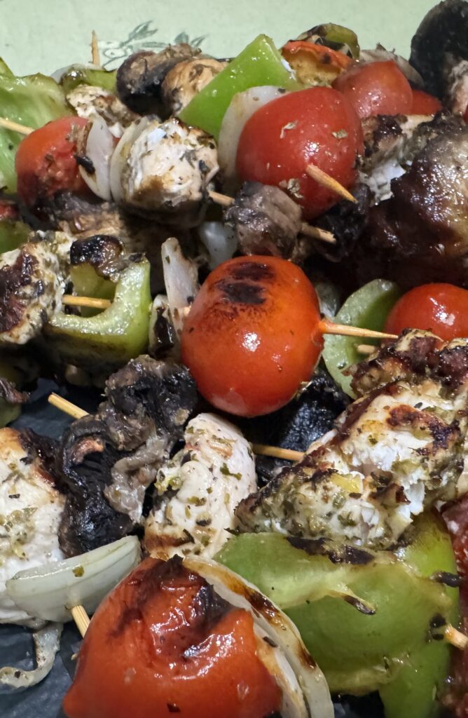 Chicken and vegetables on shish kebabs