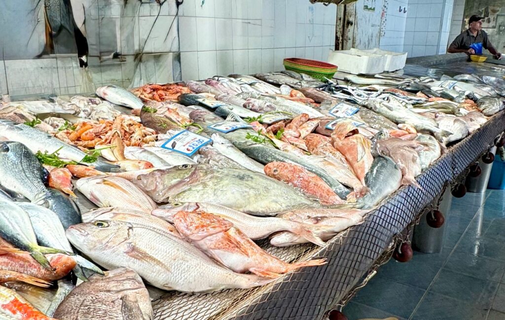 Mercato di Ortigia fresh fish 10-day menu plan summer eating on the Mediterranean Diet